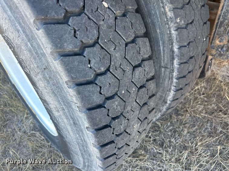 image for item DM2637 1989 Peterbilt 379  semi truck