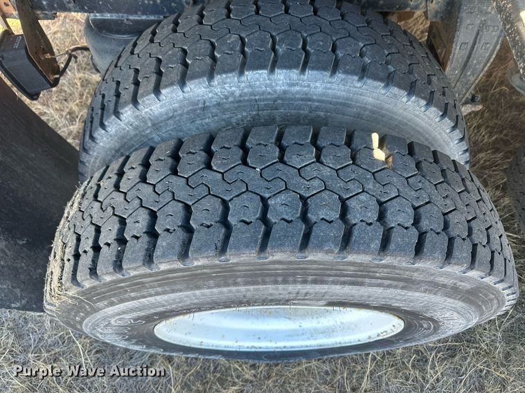 image for item DM2637 1989 Peterbilt 379  semi truck