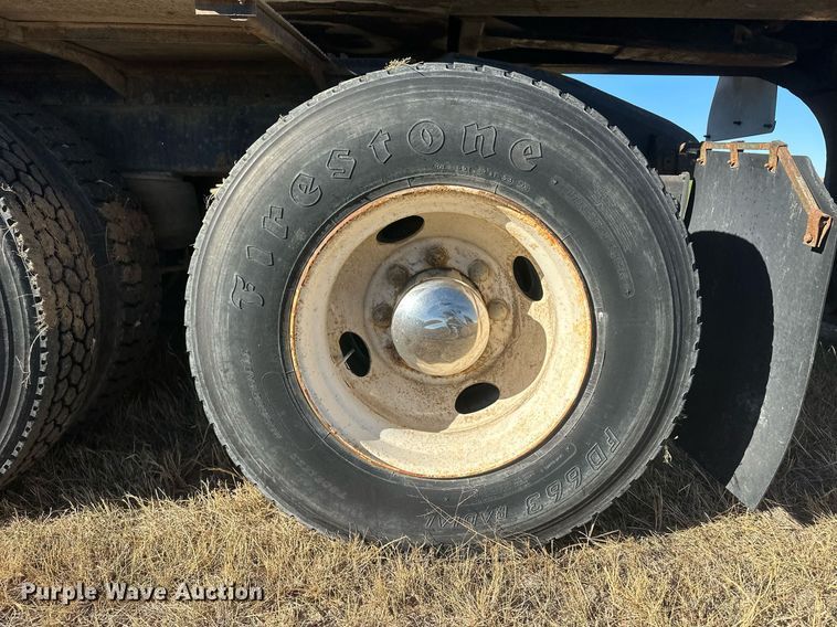 image for item DM2637 1989 Peterbilt 379  semi truck