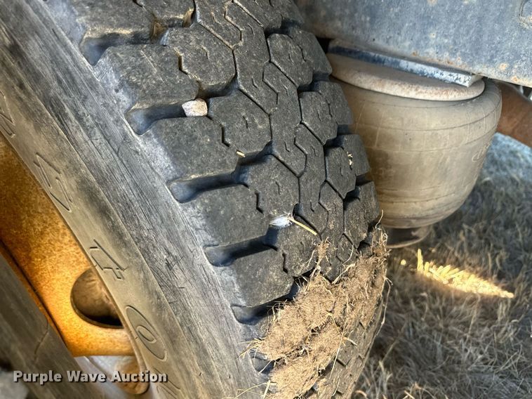 image for item DM2637 1989 Peterbilt 379  semi truck