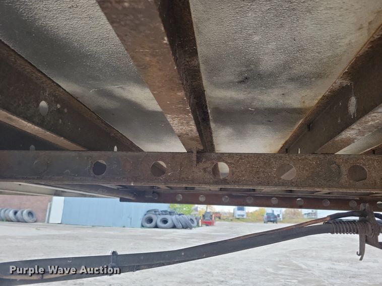 image for item DN4220 2006 Utility 3000R  refrigerated van trailer