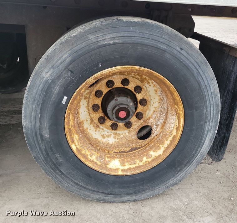 image for item DN4220 2006 Utility 3000R  refrigerated van trailer