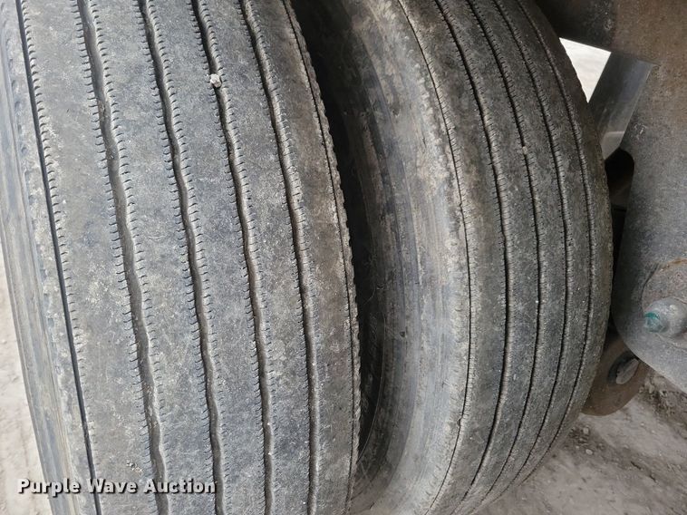 image for item DN4220 2006 Utility 3000R  refrigerated van trailer