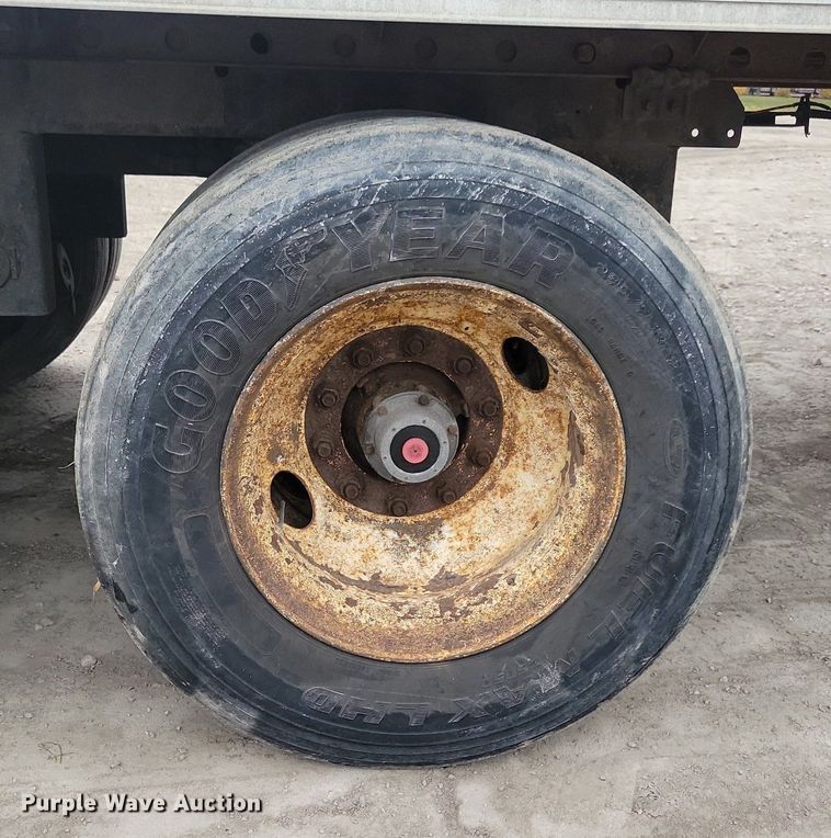 image for item DN4220 2006 Utility 3000R  refrigerated van trailer