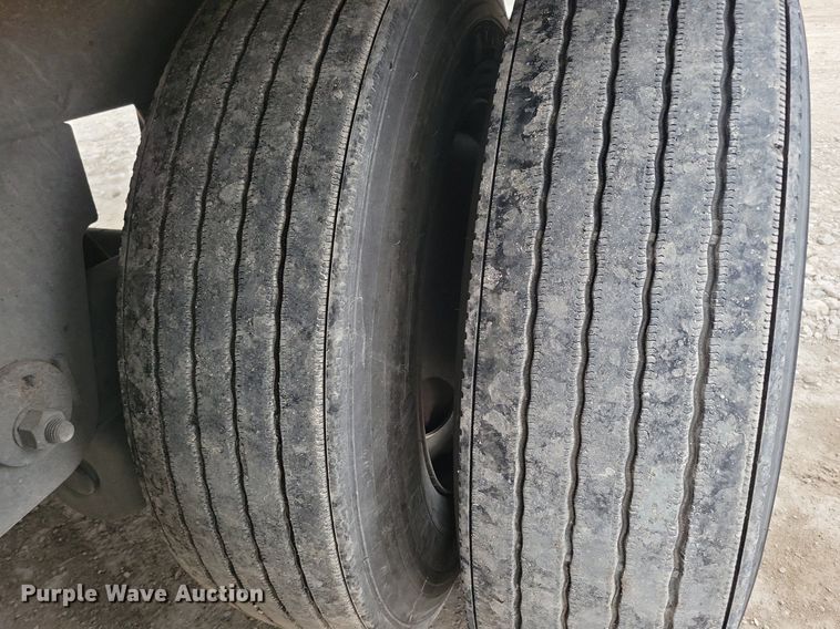 image for item DN4221 2008 Utility 3000R  refrigerated van trailer