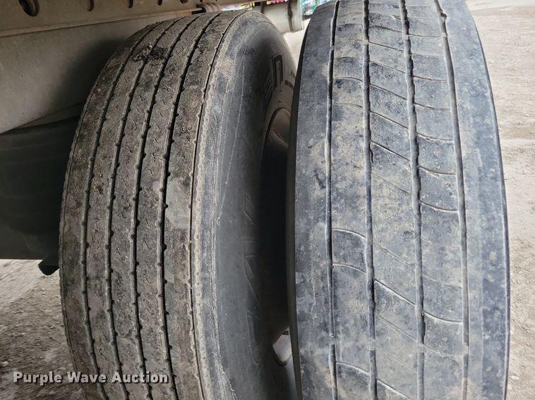 image for item DN4221 2008 Utility 3000R  refrigerated van trailer