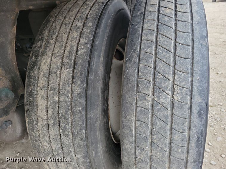 image for item DN4222 2016 Utility 3000R  refrigerated van trailer