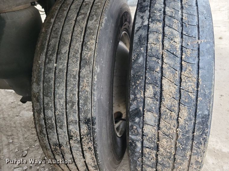 image for item DN4222 2016 Utility 3000R  refrigerated van trailer