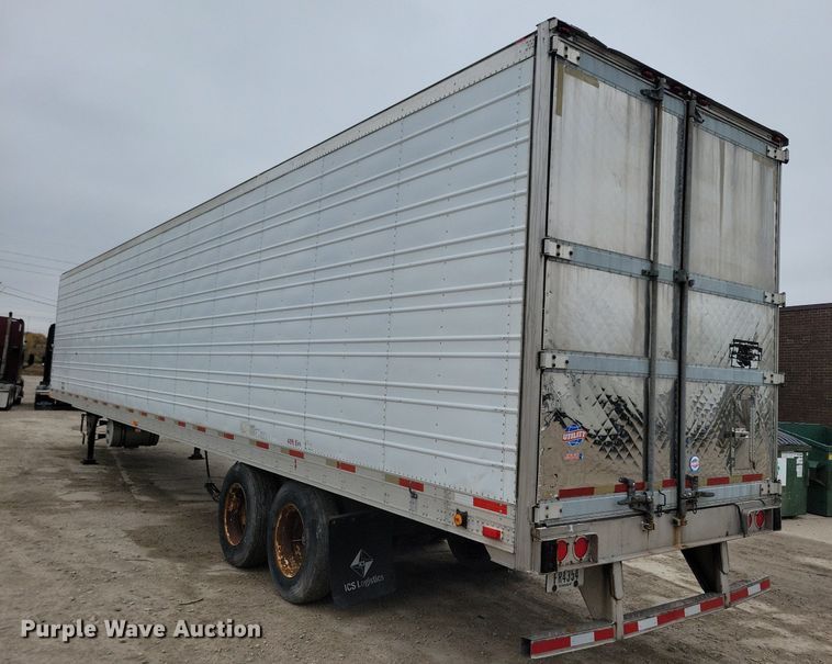 image for item DN4223 2005 Utility 3000R  refrigerated van trailer