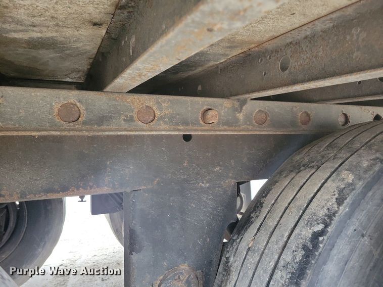 image for item DN4223 2005 Utility 3000R  refrigerated van trailer