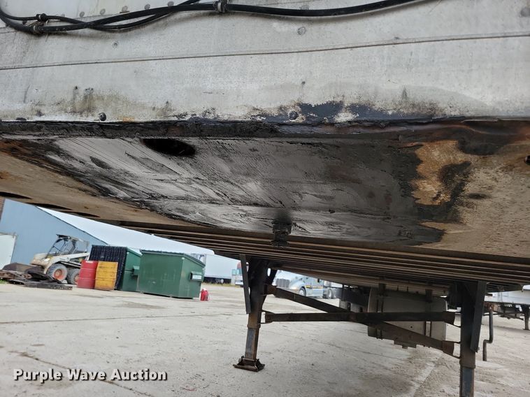 image for item DN4223 2005 Utility 3000R  refrigerated van trailer