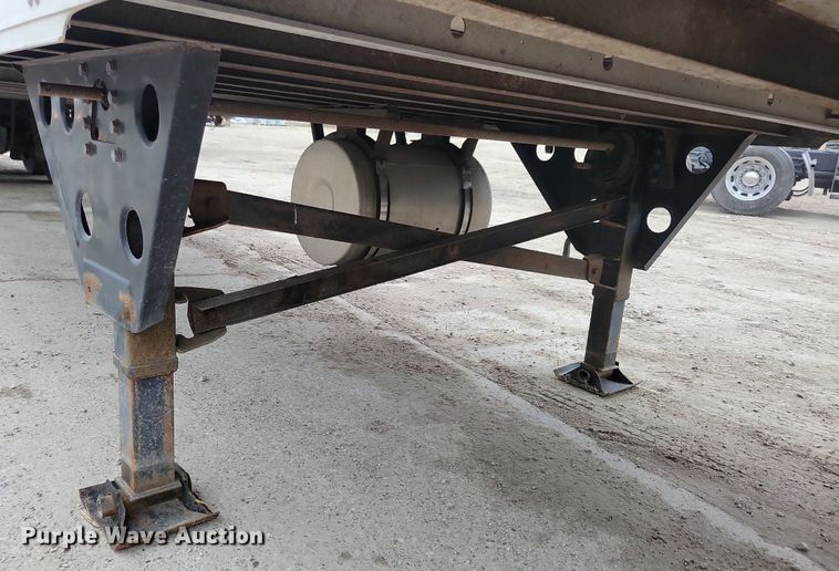 image for item DN4223 2005 Utility 3000R  refrigerated van trailer