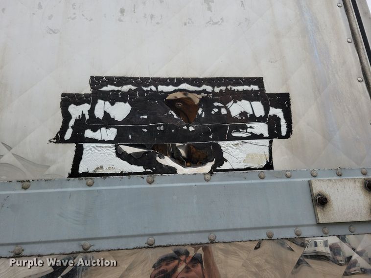 image for item DN4223 2005 Utility 3000R  refrigerated van trailer