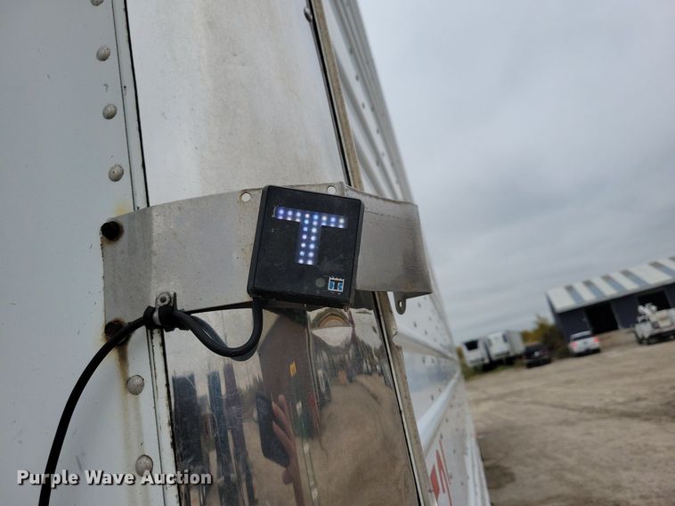 image for item DN4223 2005 Utility 3000R  refrigerated van trailer