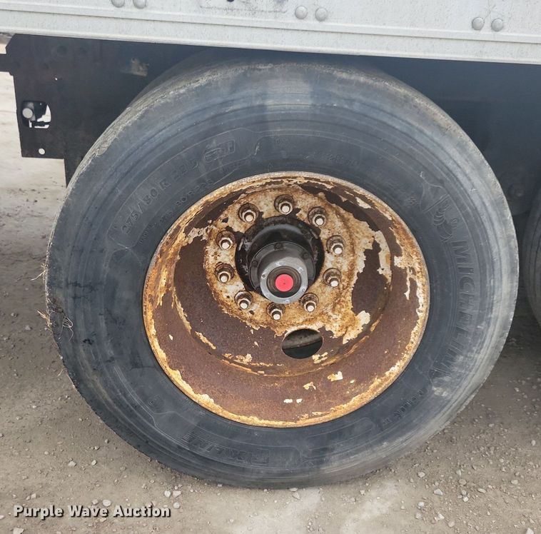 image for item DN4223 2005 Utility 3000R  refrigerated van trailer