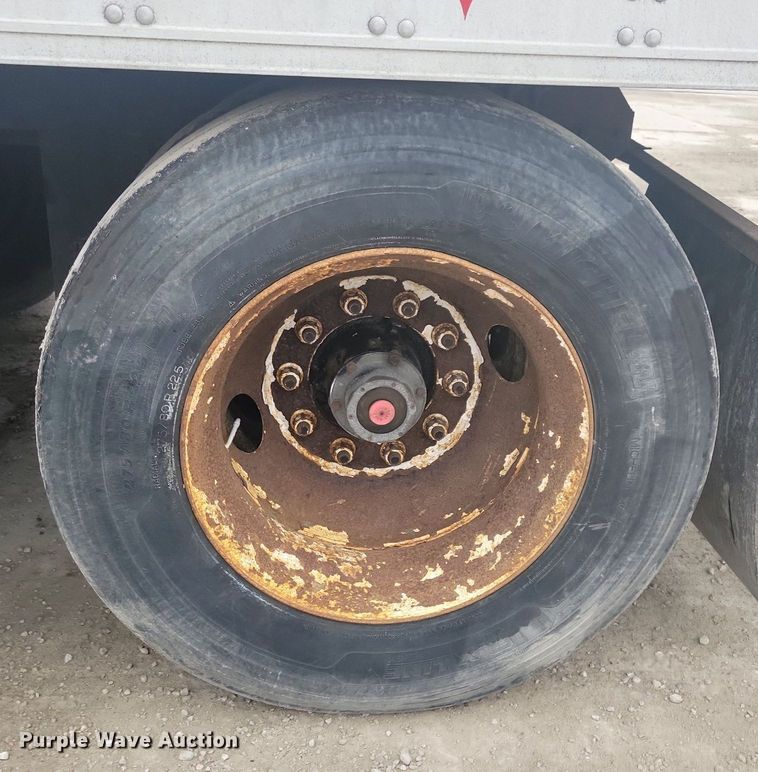 image for item DN4223 2005 Utility 3000R  refrigerated van trailer