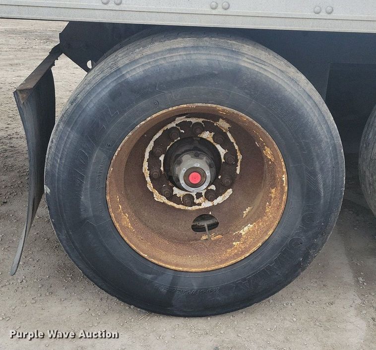 image for item DN4223 2005 Utility 3000R  refrigerated van trailer