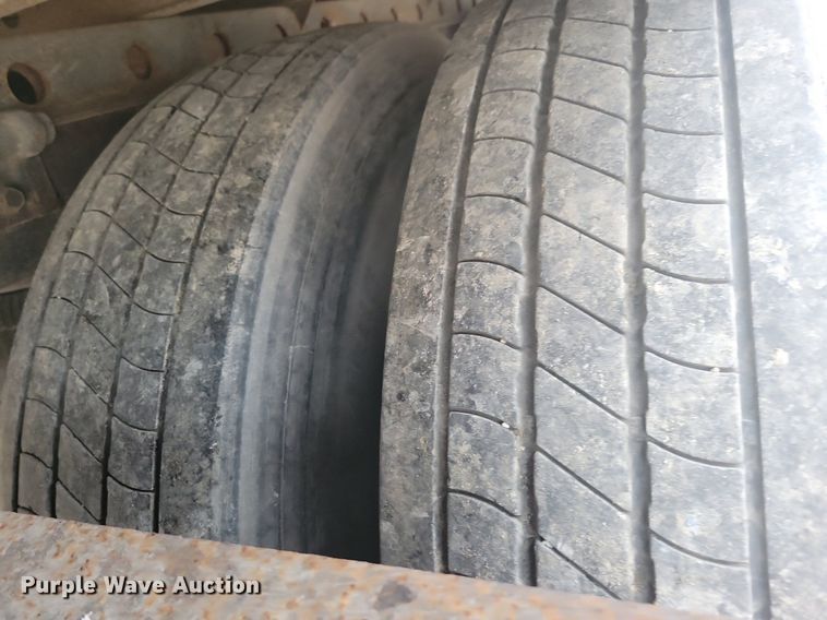 image for item DN4223 2005 Utility 3000R  refrigerated van trailer