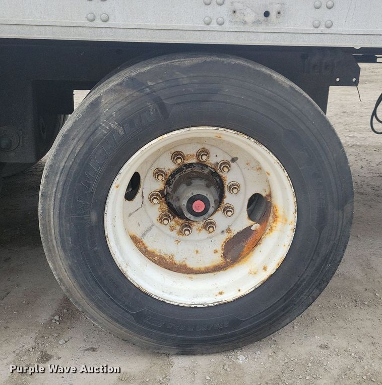 image for item DN4223 2005 Utility 3000R  refrigerated van trailer