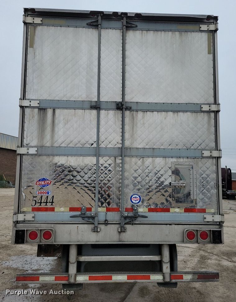 image for item DN4224 2016 Utility 3000R  refrigerated van trailer