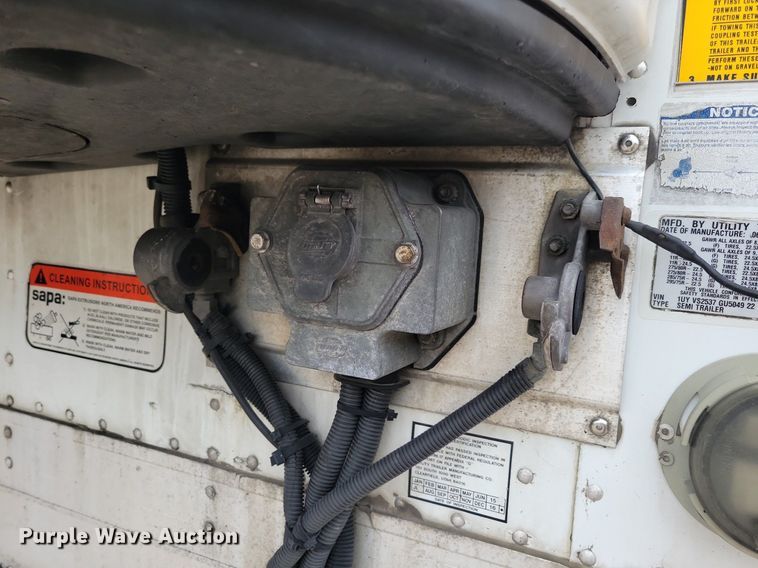 image for item DN4224 2016 Utility 3000R  refrigerated van trailer