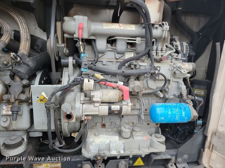 image for item DN4224 2016 Utility 3000R  refrigerated van trailer