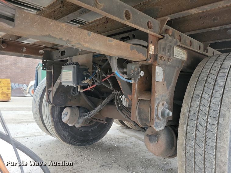 image for item DN4224 2016 Utility 3000R  refrigerated van trailer