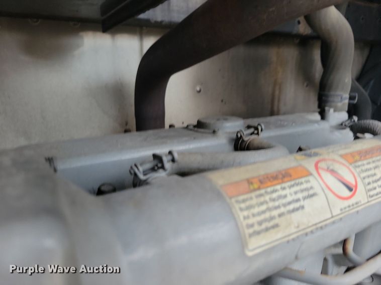 image for item DN4224 2016 Utility 3000R  refrigerated van trailer