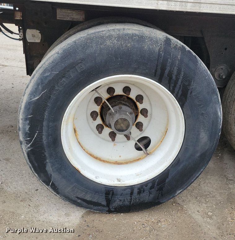 image for item DN4224 2016 Utility 3000R  refrigerated van trailer