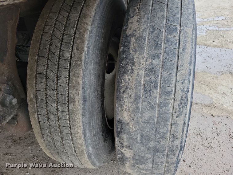 image for item DN4224 2016 Utility 3000R  refrigerated van trailer