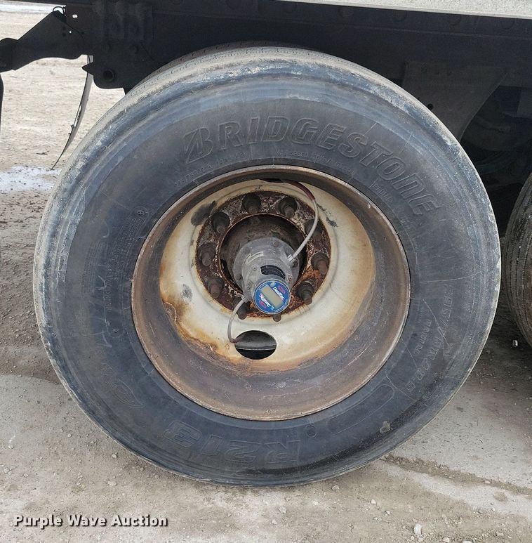 image for item DN4224 2016 Utility 3000R  refrigerated van trailer