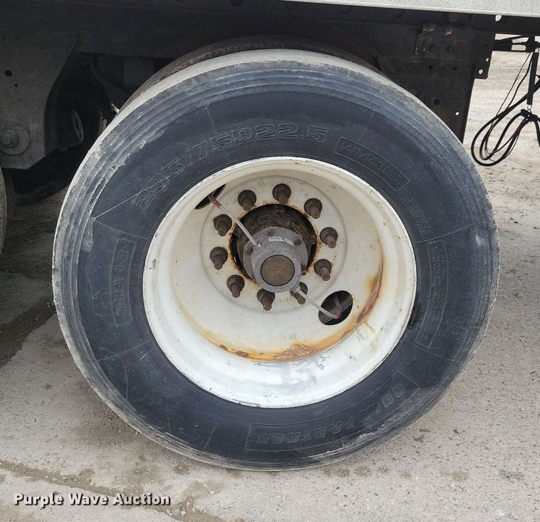 image for item DN4224 2016 Utility 3000R  refrigerated van trailer