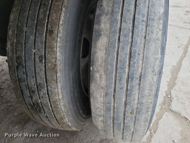 image for item DN4224 2016 Utility 3000R  refrigerated van trailer