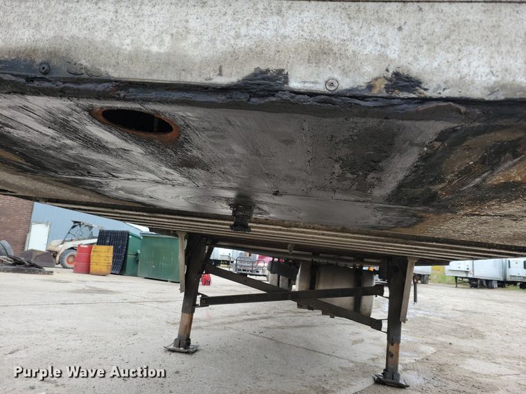 image for item DN4226 2006 Utility 3000R  refrigerated van trailer