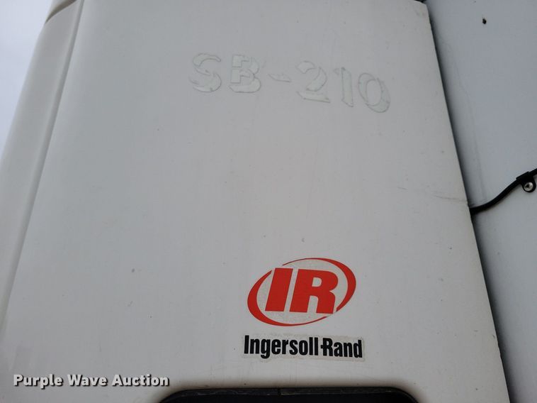 image for item DN4226 2006 Utility 3000R  refrigerated van trailer