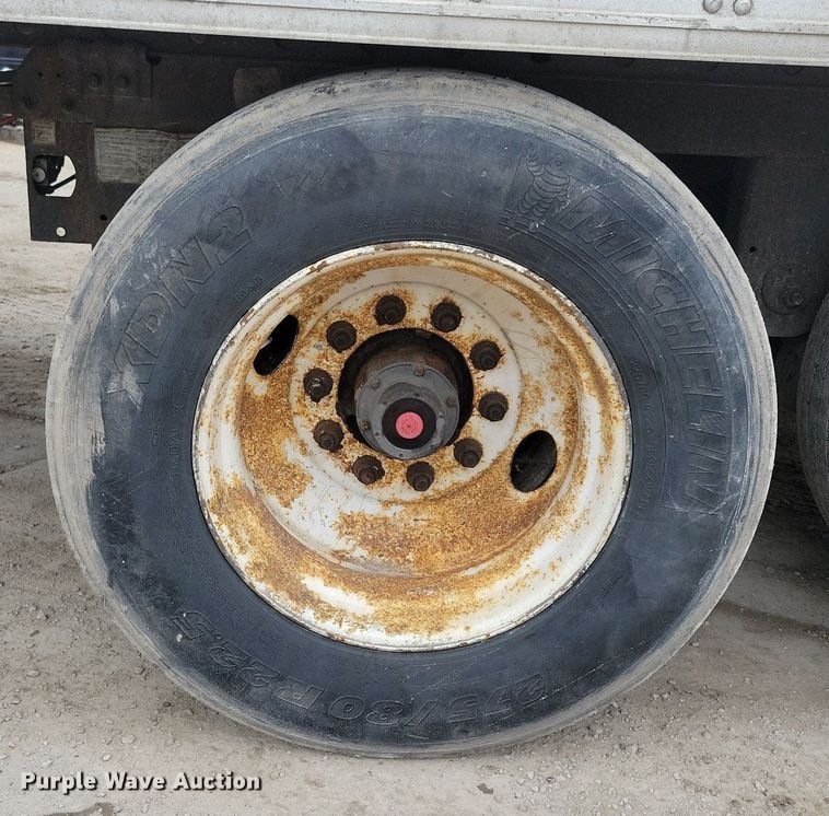 image for item DN4226 2006 Utility 3000R  refrigerated van trailer