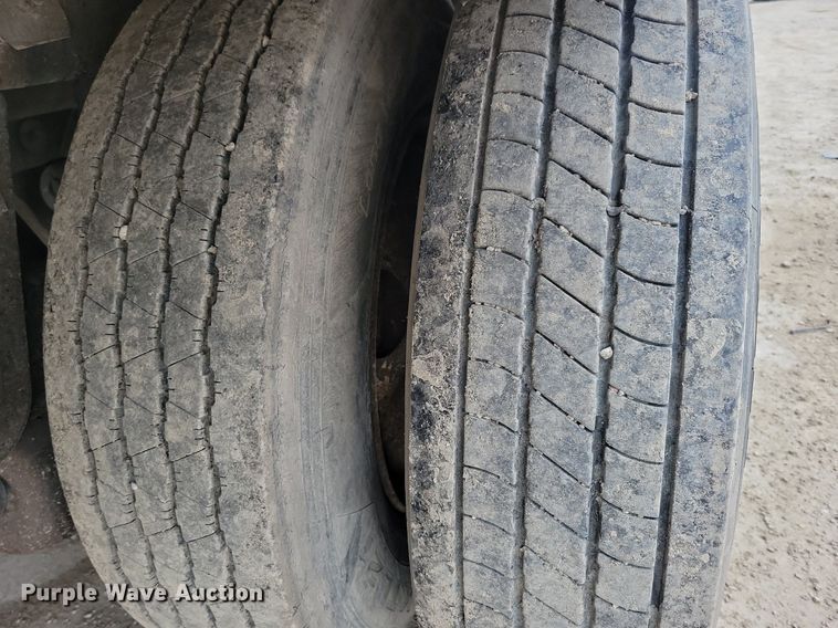 image for item DN4226 2006 Utility 3000R  refrigerated van trailer