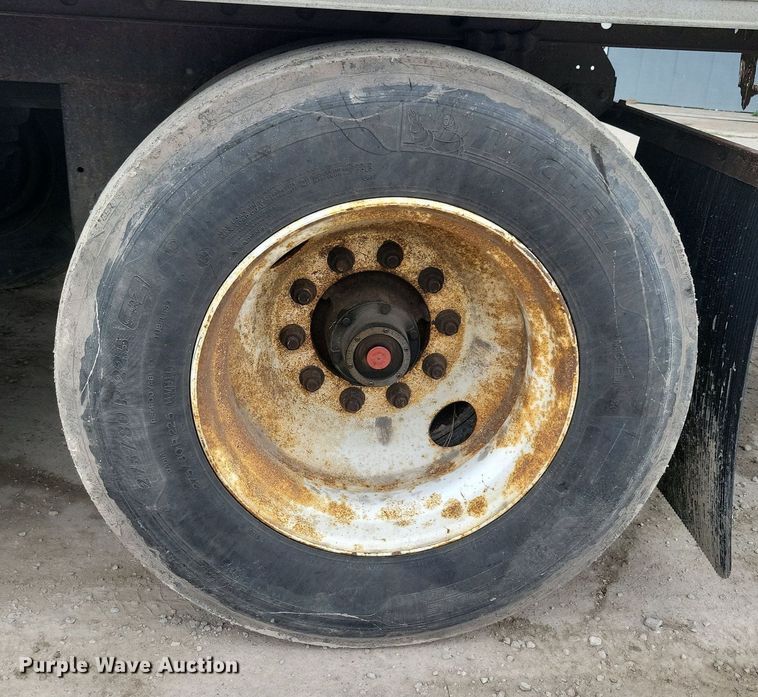 image for item DN4226 2006 Utility 3000R  refrigerated van trailer