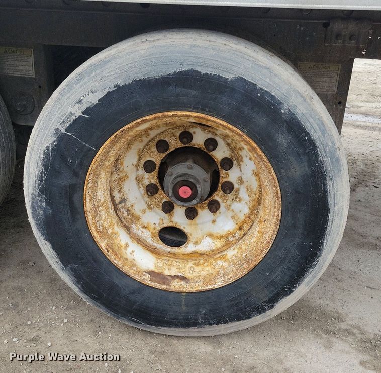 image for item DN4226 2006 Utility 3000R  refrigerated van trailer