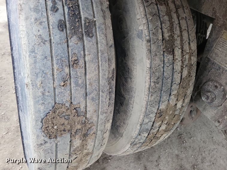 image for item DN4226 2006 Utility 3000R  refrigerated van trailer