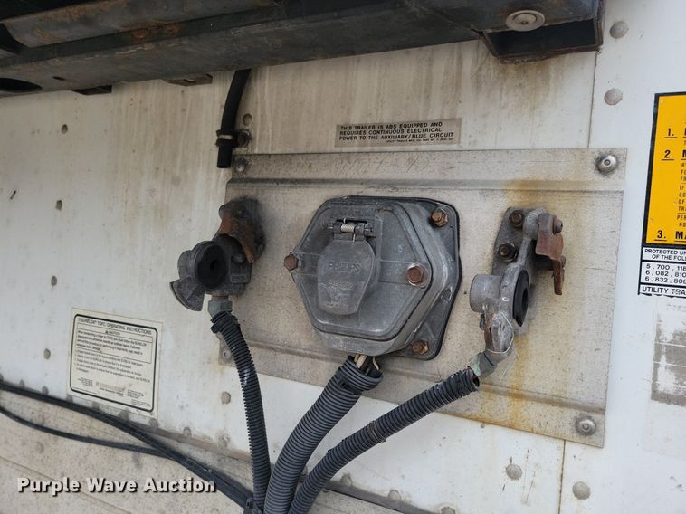 image for item DN4227 2006 Utility 3000R  refrigerated van trailer