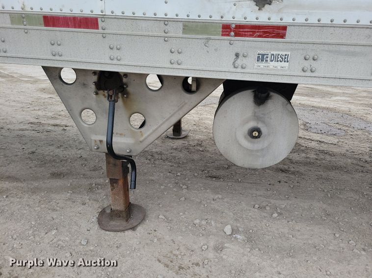 image for item DN4227 2006 Utility 3000R  refrigerated van trailer