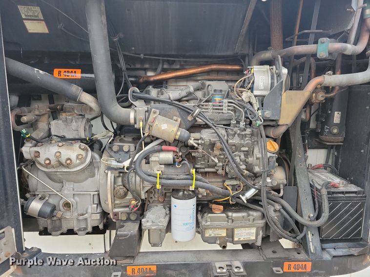 image for item DN4227 2006 Utility 3000R  refrigerated van trailer