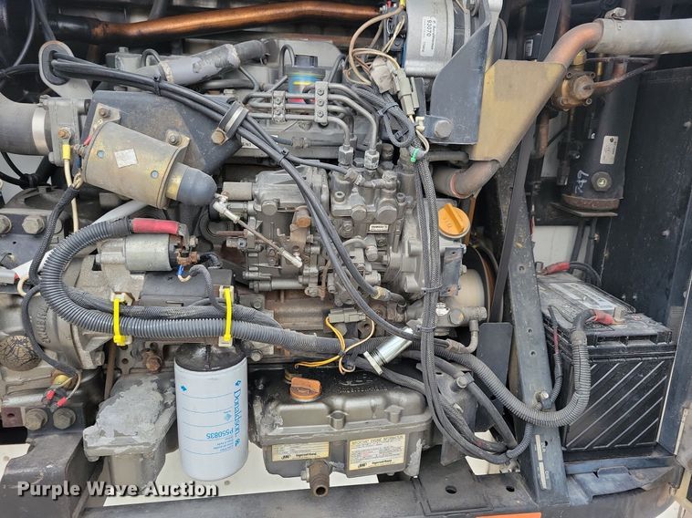 image for item DN4227 2006 Utility 3000R  refrigerated van trailer