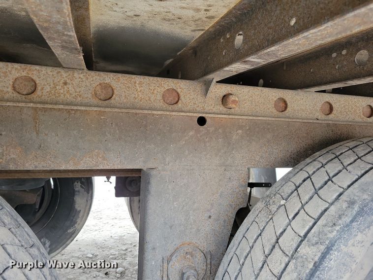 image for item DN4227 2006 Utility 3000R  refrigerated van trailer