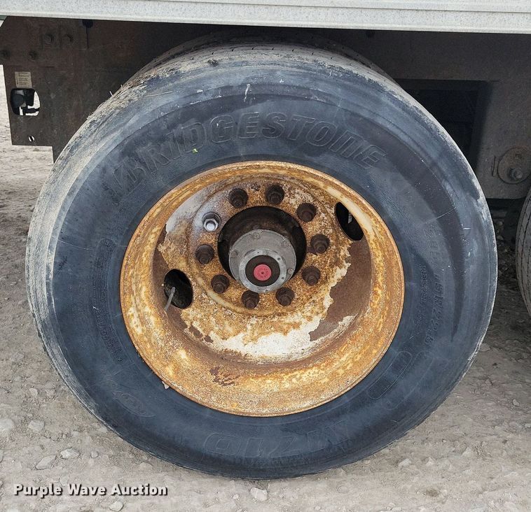 image for item DN4227 2006 Utility 3000R  refrigerated van trailer