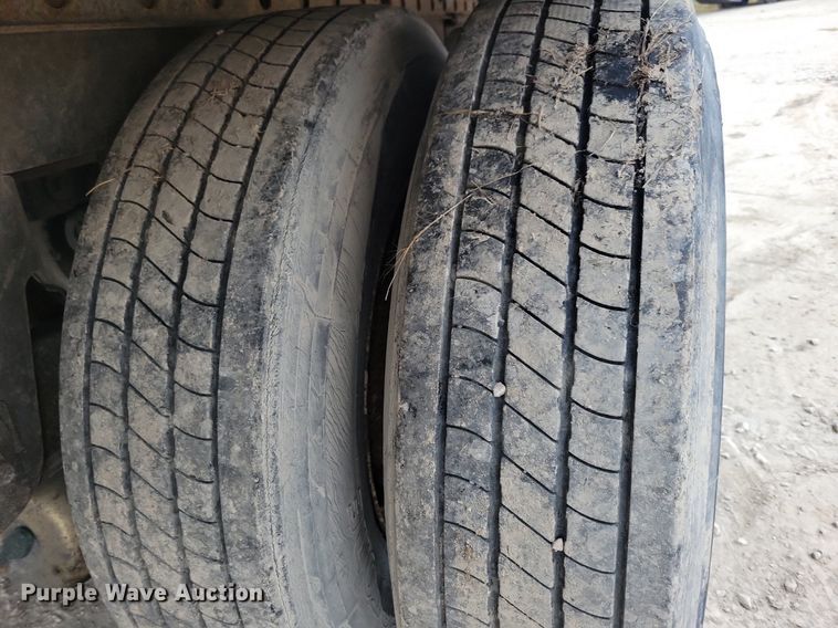 image for item DN4227 2006 Utility 3000R  refrigerated van trailer