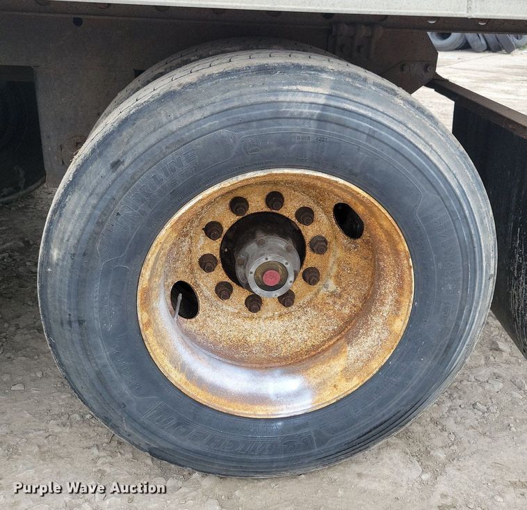 image for item DN4227 2006 Utility 3000R  refrigerated van trailer