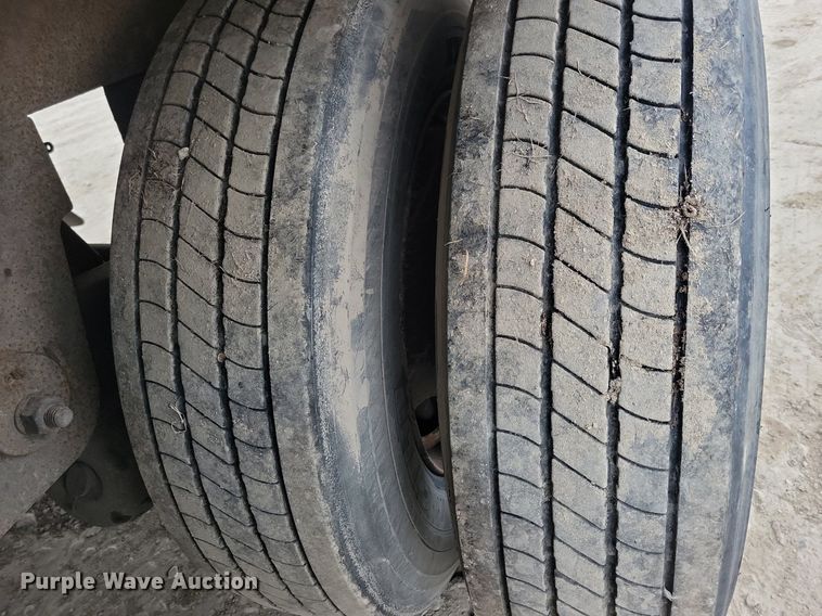 image for item DN4227 2006 Utility 3000R  refrigerated van trailer