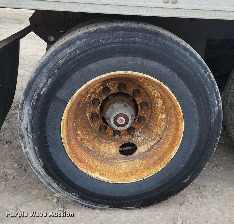 image for item DN4227 2006 Utility 3000R  refrigerated van trailer